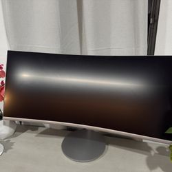 Samsung 34”Thunderbolt 3 Ultra Wide Screen Curved Monitor 