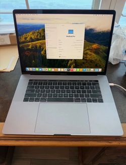 15 inch apple MacBook Pro laptop computer bundle with Touch Bar ID very clean LOOK
