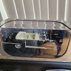 Presidential limousine, that John f kennedy Rideing in.