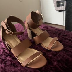 Brown Heels 👠 Size 9 W 