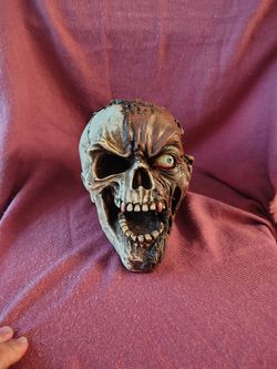 Resin Zombie Skull Halloween Decor – Creepy Horror Display