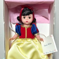 Vintage Collectible Madame Alexander Snow White Doll In Box