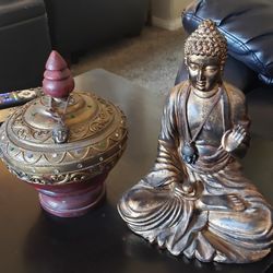 Seated Buddah Statue.  Meditated Home Or Garden. prayirng Collectible Sculpture. . 