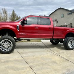  2019 FORD LARIAT F350 4x4     40’s