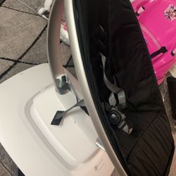 4moms mamaRoo Multi-Motion Baby Swing Smart Connectivity