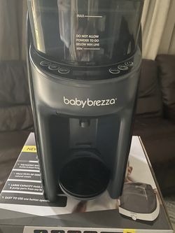 Baby Brezza Formula pro advanced baby formula dispenser