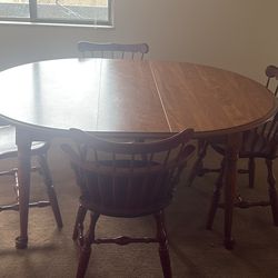 Dining table with 4 chairs for sell