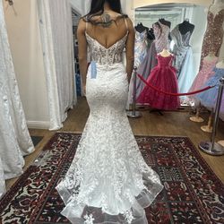 Wedding dress New  $200 Size M 5/6