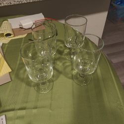 Cute Set Of 4🍷 🥂 Glasses 
