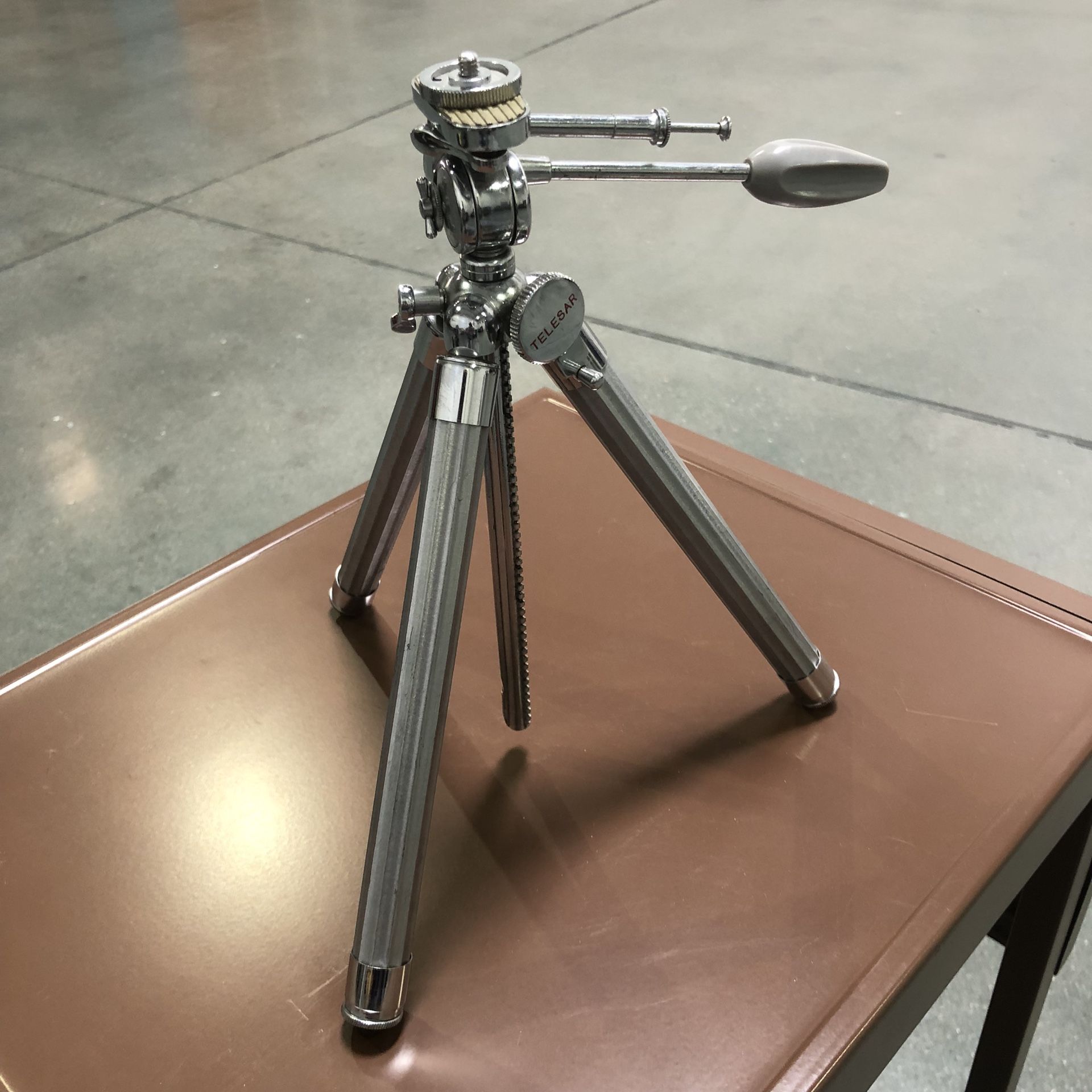 Vintage, high quality camera tripod📷👍🏻 in excellent condition😊