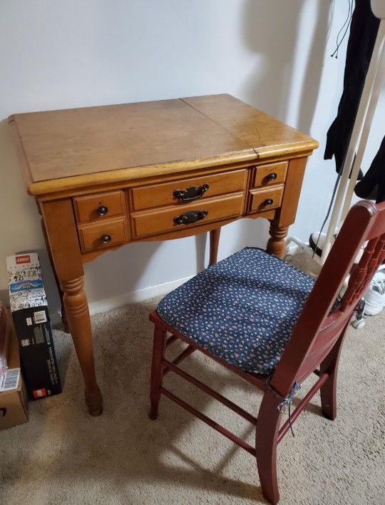 Beautiful Sewing Table with Singer Sewing Machine