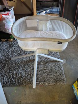 Halo bassinet swivel