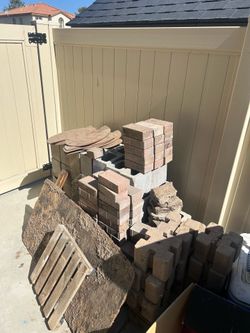 Free concrete blocks/bricks PICKUP ONLY