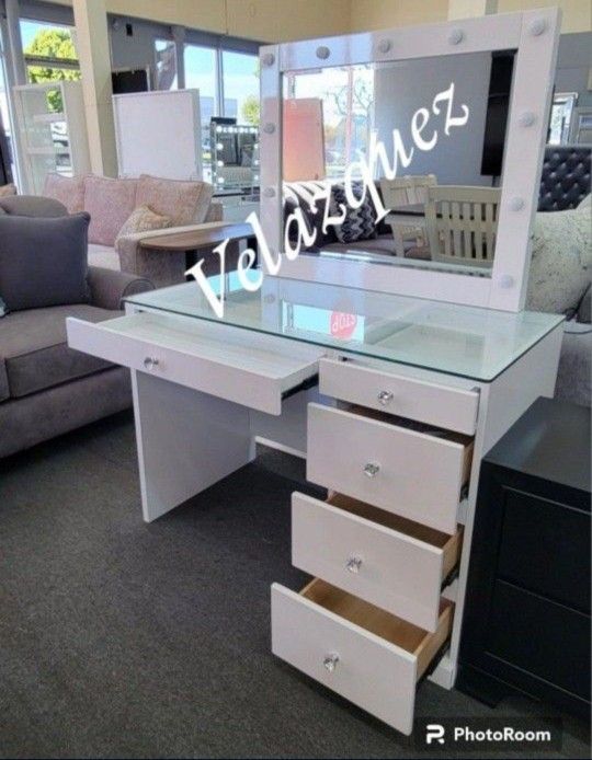 ✅️✅️ White Makeup vanity Set with Lighted Mirror (Stool not included)✅️
