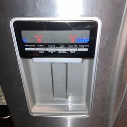 Whirlpool Fridge With Water Dispensary PRICE IS NEGOTIABLE 