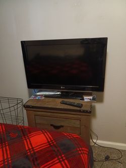 32" LG with remote/ Roku antenna