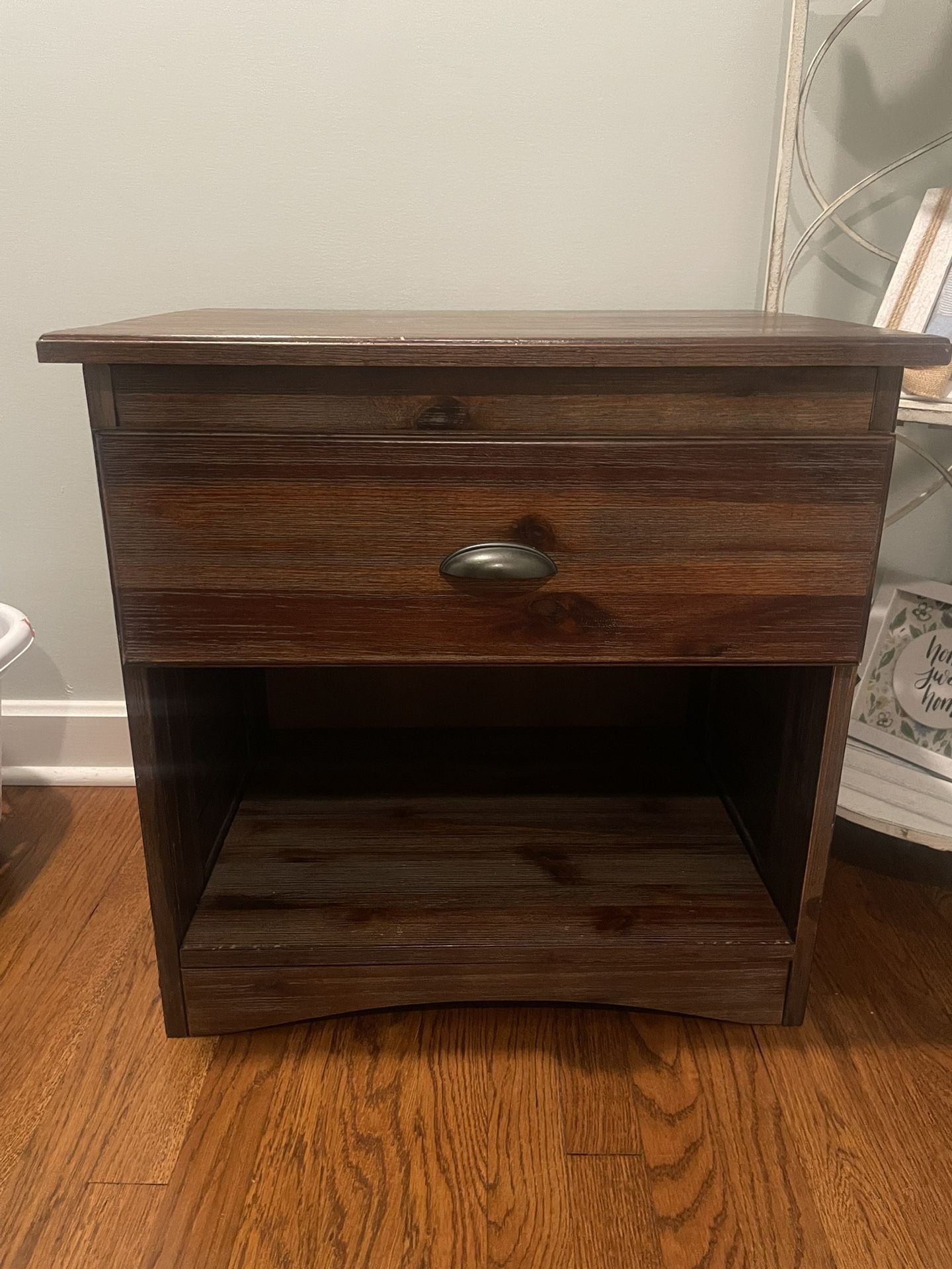 Nightstand/bedside Table