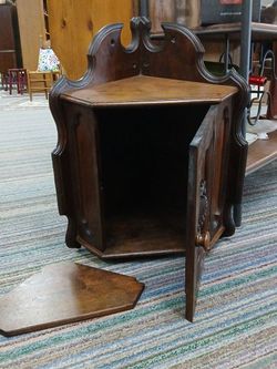 European corner cabinet Great condition