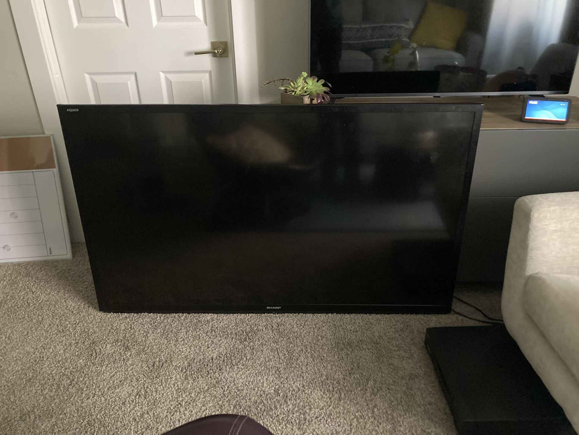 OBO Sharp Aquos 60 Inch TV LC-60LE745U No Stand Or Remote