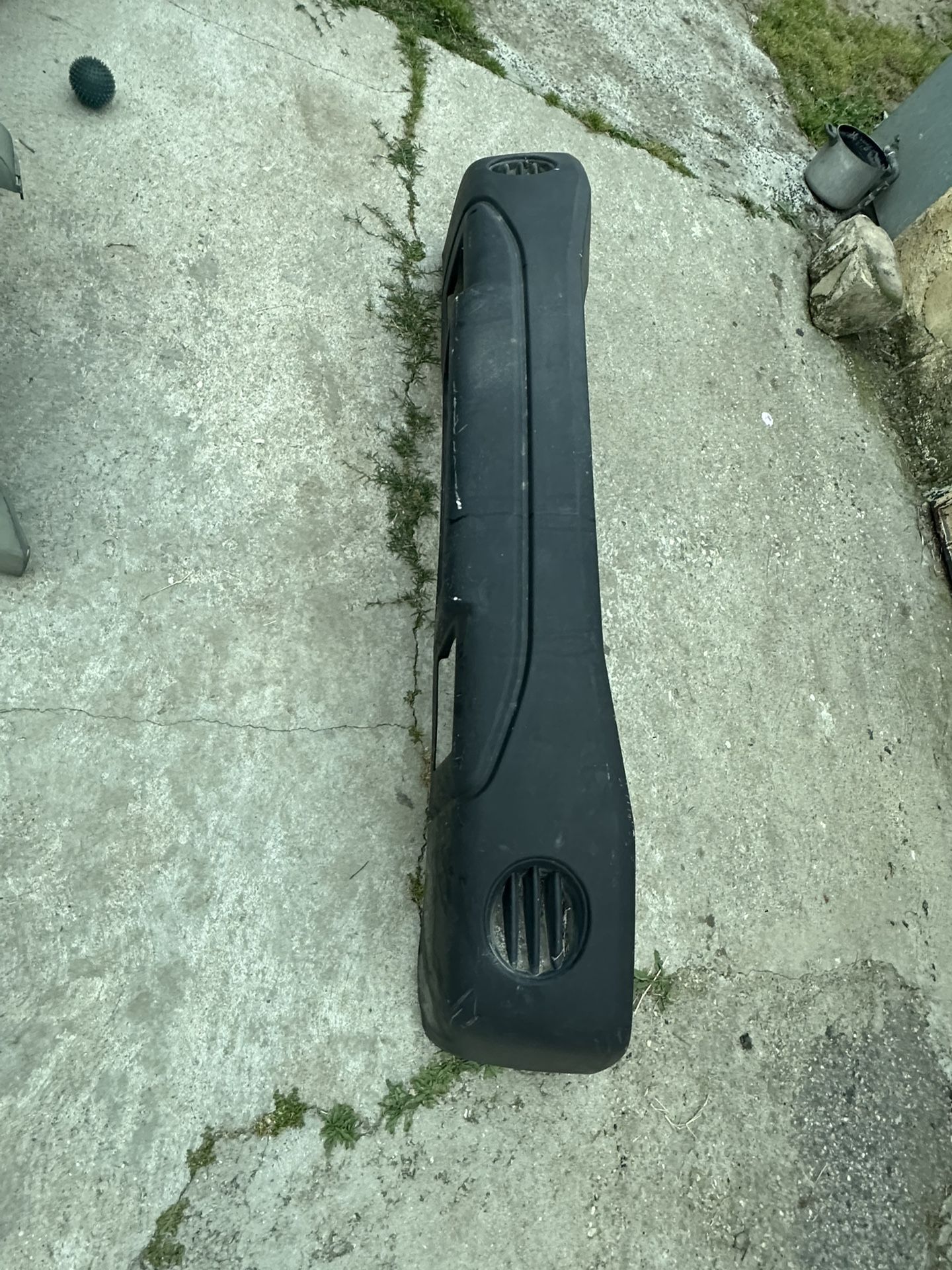 Dodge Durango 04-06 front bumper cover w/o fog lights