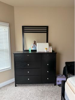 Queen sized bed set & mattress