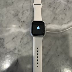 Apple Watch Series 4 (40mm)