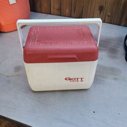 Vitage  Ice Chest Cooler By GOTT6  I ASK $20.00