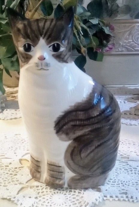Vintage NS Gustin Co. Tabby Cat Statue