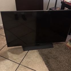 Tv  47 Inch . Samsung.  It’s a 2017 And Not A Smart Tv Tho . 