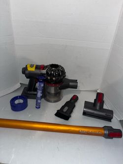 Dyson V8 Bundle With Attachments and Clean Filters