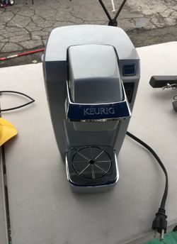 KEURIG COFFE MAKER