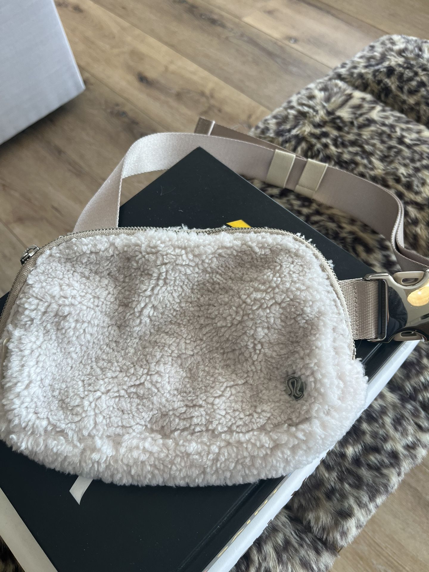 Lululemon Fleece Belt Bag 🤎🤎🤎
