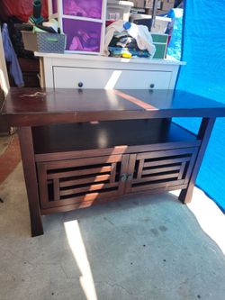 T.v stand very sturdy