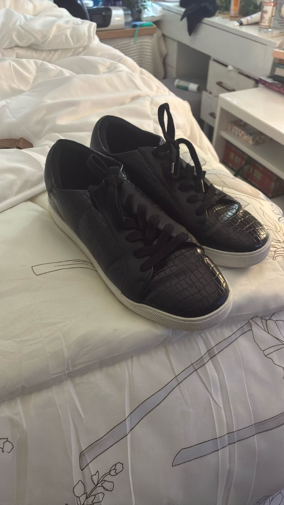 Katy Perry Tenis Size 7 