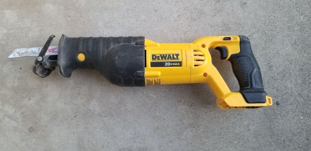 DEWALT 20v SAWSALL