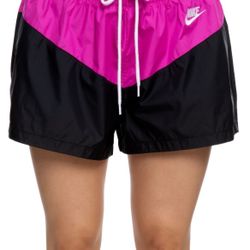 Nike Women’s Sportswear Heritage Shorts size LARGE