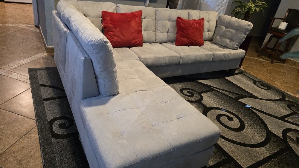 Light Gray SECTIONAL Sofa Like New 4 Months Old Im Moving Can't Take It .... Chaise It's Revirsible Pet And Smoke Free No Damages No Smells