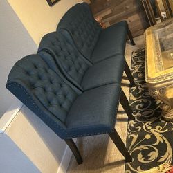 Se Vende 4 Sillas Y Un Bench