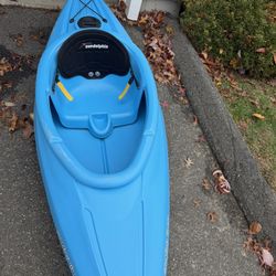 Kayak Sun-Dolphin 8 feet With Paddle Excellent Condition