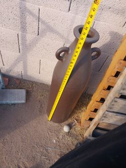 Ceramic Flower Vase Decoration.