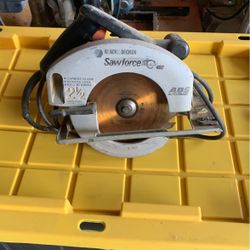 Black & Decker Saw 