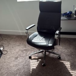Gamer chair and table