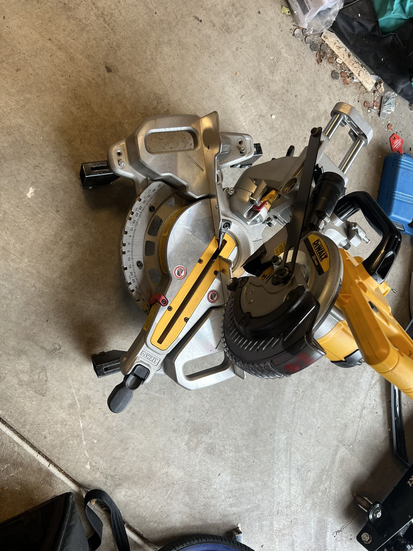 Dewalt 7-1/4 Cordless Miter Saw
