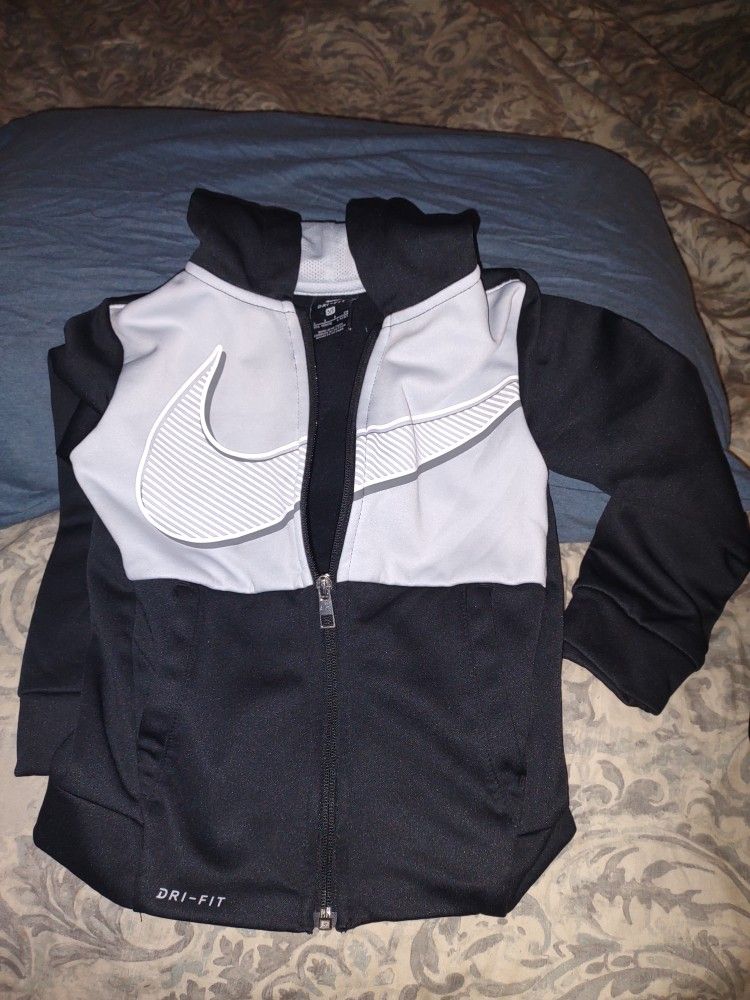 Boys Size 5 Nike Dri-FIT Hooded Jacket