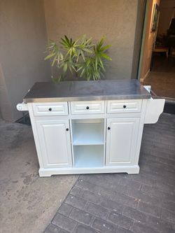 Rolling kitchen island(assembled)