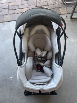 Orbit Baby Infant Car Seat Carrier – Premium Car Seat ($500 Retail) $120 OBO