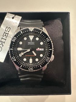 Seiko SKX007K1 dive watch. UNWORN