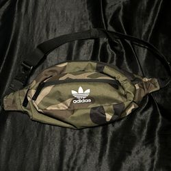 BRAND NEW ADIDAS CAMO CROSSBODY BAG
