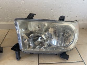 Headlight Toyota Sequoia /Tundra OEM