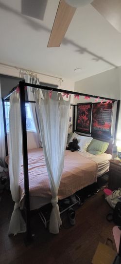Metal Canopy Bed Frame with 
Wooden Headboard